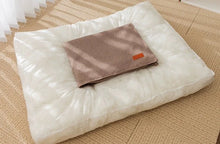 Load image into Gallery viewer, Hipipet British Classic Style Removable and Washable Pet Bed
